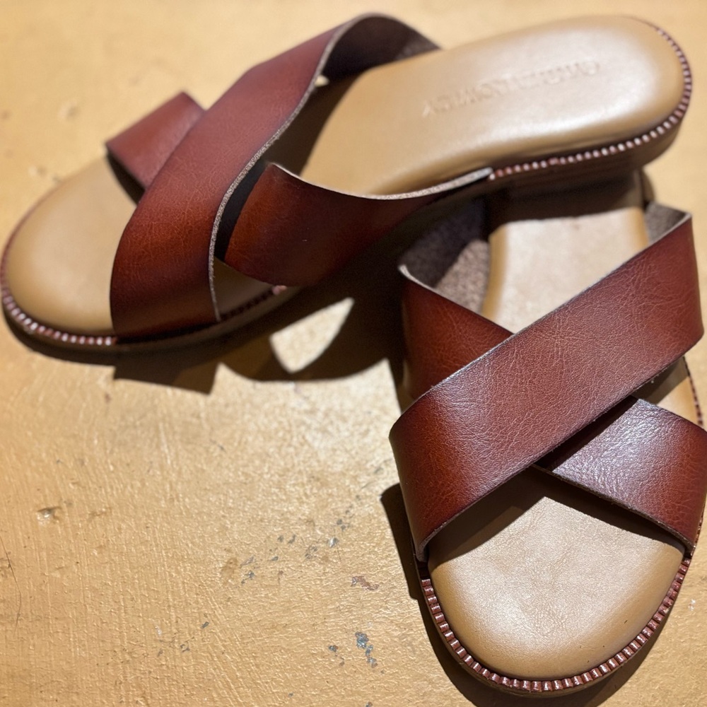 Cynthia Rowley 6.5 Leather Slide Sandals CrossStrap, chestnut brown/tan flats